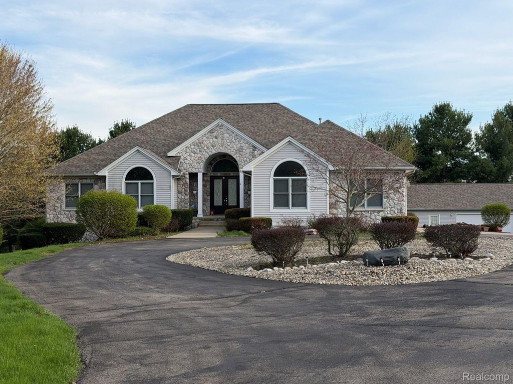 4366 Cordova Drive, York Charter Township, MI 48160