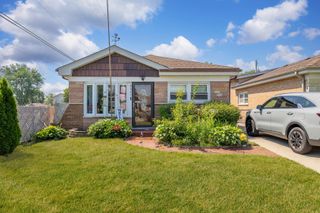 8621 Lincoln Drive, Lyons, IL 60534
