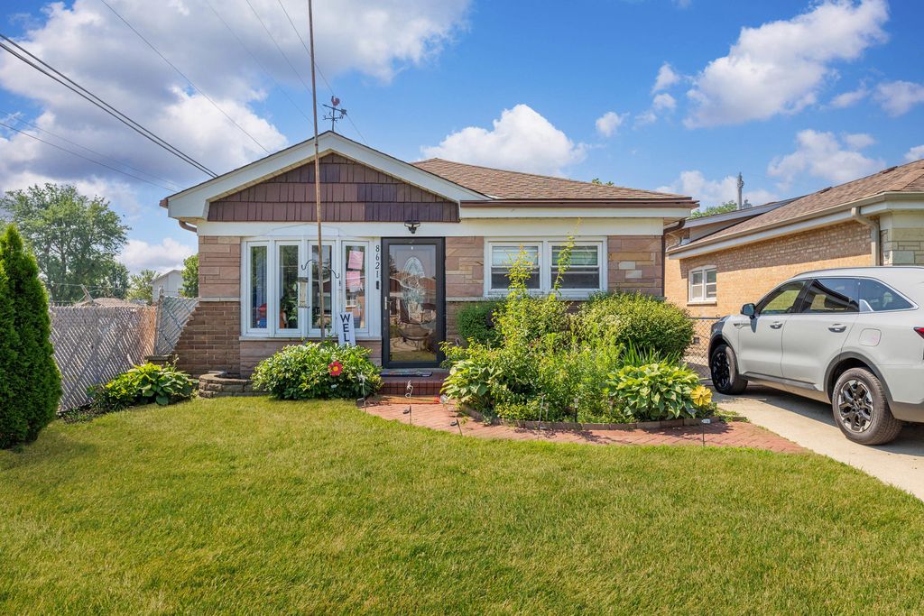8621 Lincoln Drive, Lyons, IL 60534