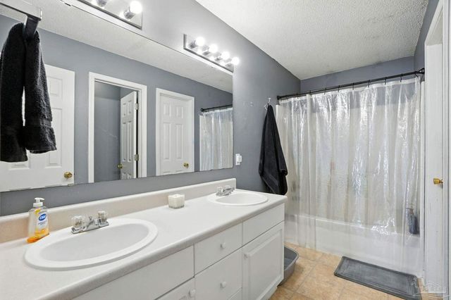 1704 Garlia Ct, Pensacola, FL 32526