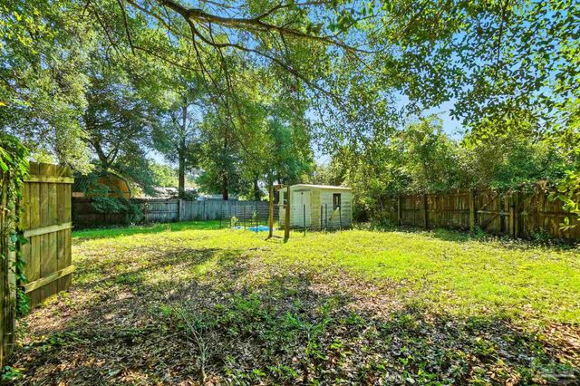 1704 Garlia Ct, Pensacola, FL 32526