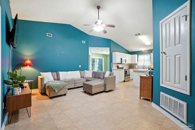 1704 Garlia Ct, Pensacola, FL 32526