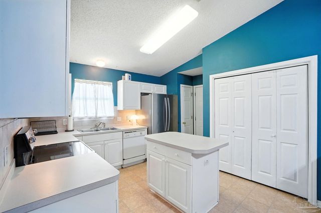 1704 Garlia Ct, Pensacola, FL 32526