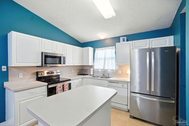 1704 Garlia Ct, Pensacola, FL 32526
