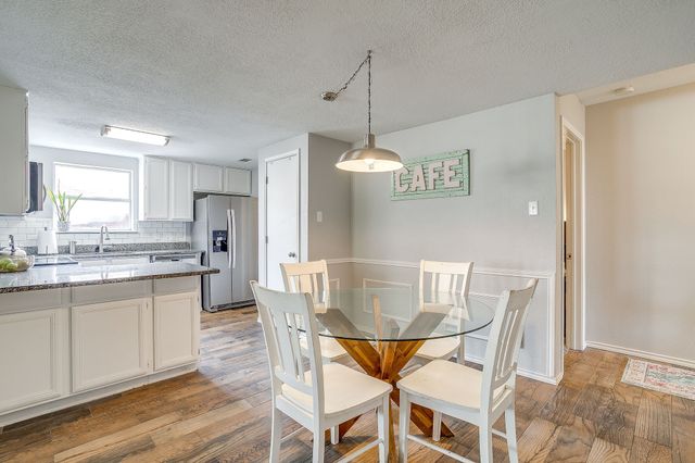 7104 Summerset Drive, Benbrook, TX 76126