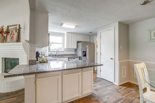 7104 Summerset Drive, Benbrook, TX 76126