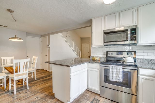 7104 Summerset Drive, Benbrook, TX 76126