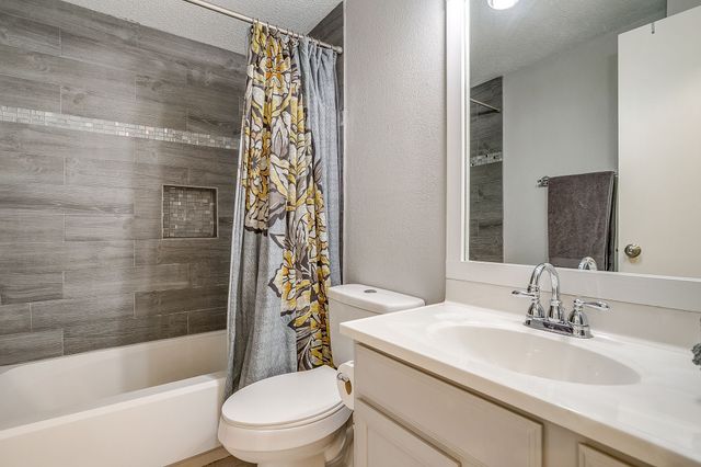 7104 Summerset Drive, Benbrook, TX 76126