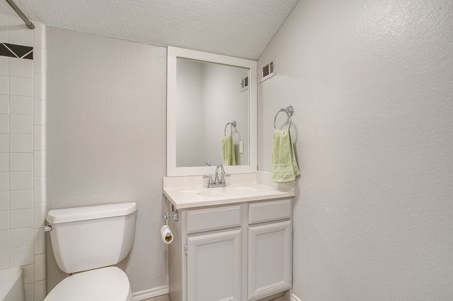 7104 Summerset Drive, Benbrook, TX 76126