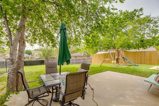 7104 Summerset Drive, Benbrook, TX 76126