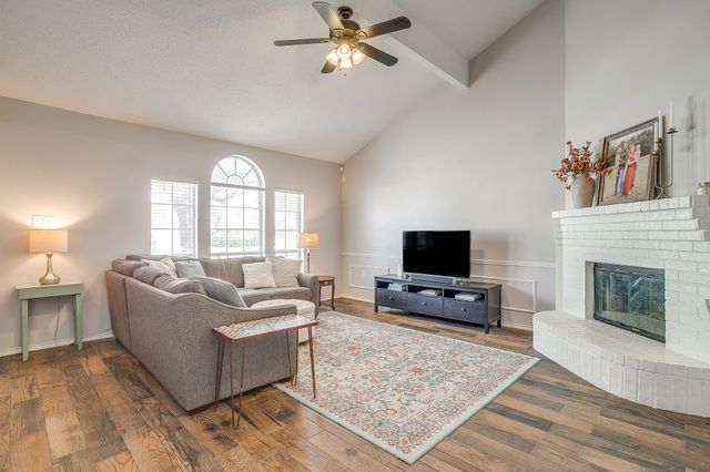 7104 Summerset Drive, Benbrook, TX 76126