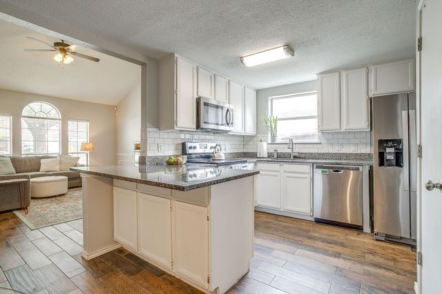 7104 Summerset Drive, Benbrook, TX 76126