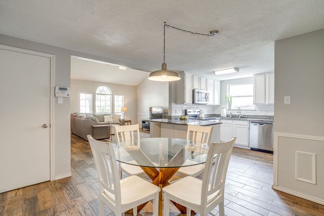 7104 Summerset Drive, Benbrook, TX 76126