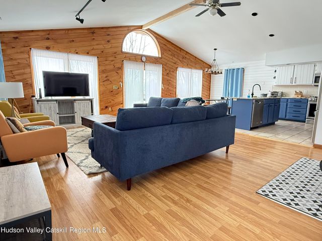 1367 Sleepy Hollow Road, Athens, NY 12015