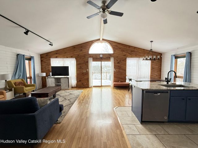 1367 Sleepy Hollow Road, Athens, NY 12015