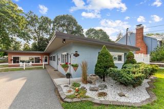 34 Oak St, Stoneham, MA 02180