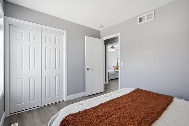 1925 Parkland, Ely, IA 52227