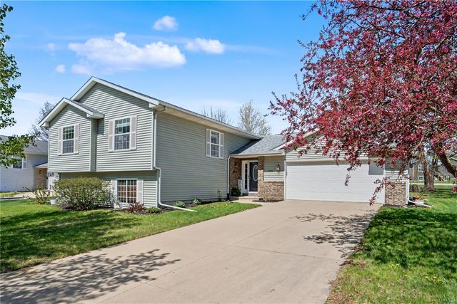 1925 Parkland, Ely, IA 52227