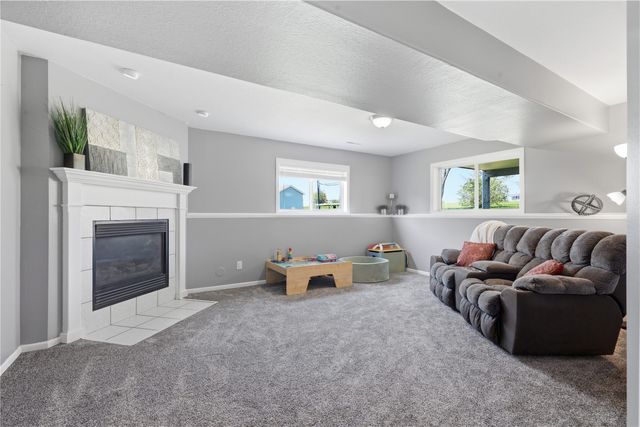 1925 Parkland, Ely, IA 52227