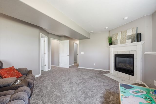 1925 Parkland, Ely, IA 52227