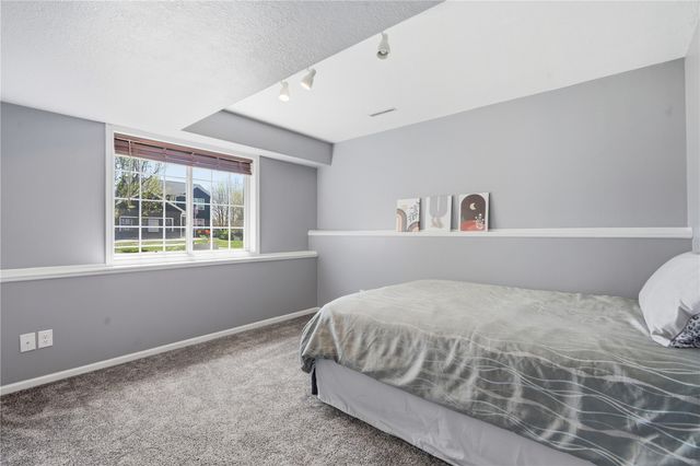 1925 Parkland, Ely, IA 52227