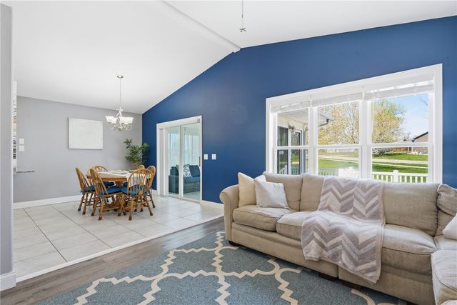1925 Parkland, Ely, IA 52227