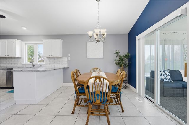 1925 Parkland, Ely, IA 52227