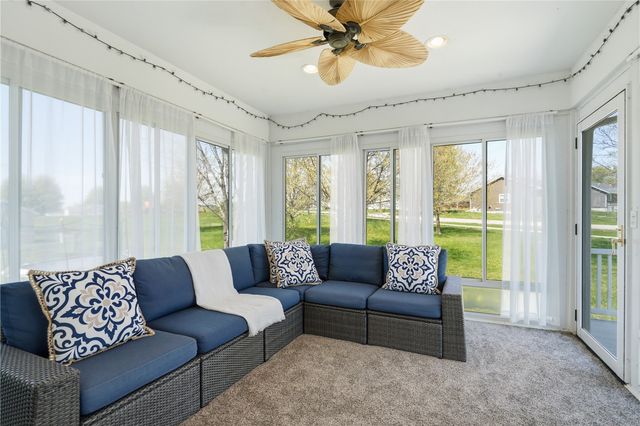 1925 Parkland, Ely, IA 52227