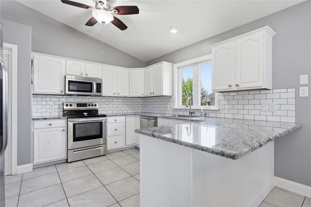 1925 Parkland, Ely, IA 52227