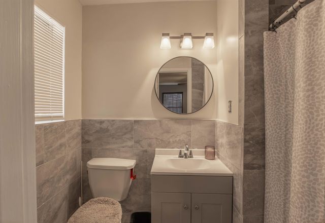 500 Madelaine Dr, Gilmer, TX 75644