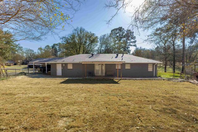 500 Madelaine Dr, Gilmer, TX 75644