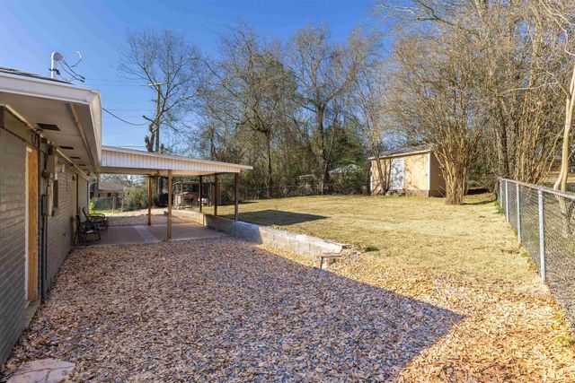 500 Madelaine Dr, Gilmer, TX 75644