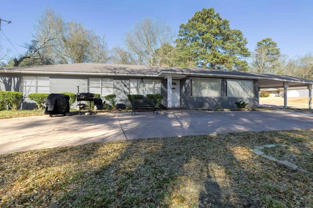 500 Madelaine Dr, Gilmer, TX 75644