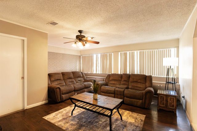 500 Madelaine Dr, Gilmer, TX 75644