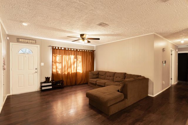 500 Madelaine Dr, Gilmer, TX 75644