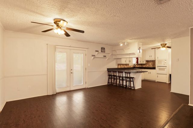 500 Madelaine Dr, Gilmer, TX 75644