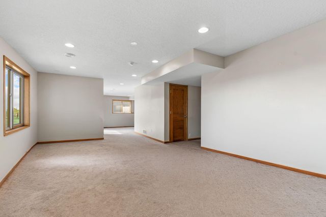 930 Aspen Circle, Watertown, MN 55388