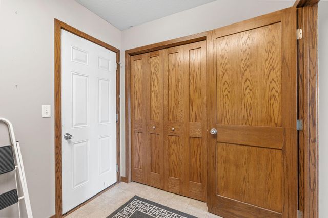 930 Aspen Circle, Watertown, MN 55388