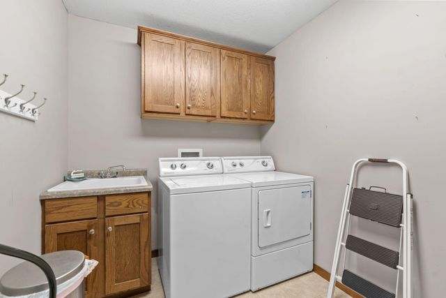 930 Aspen Circle, Watertown, MN 55388