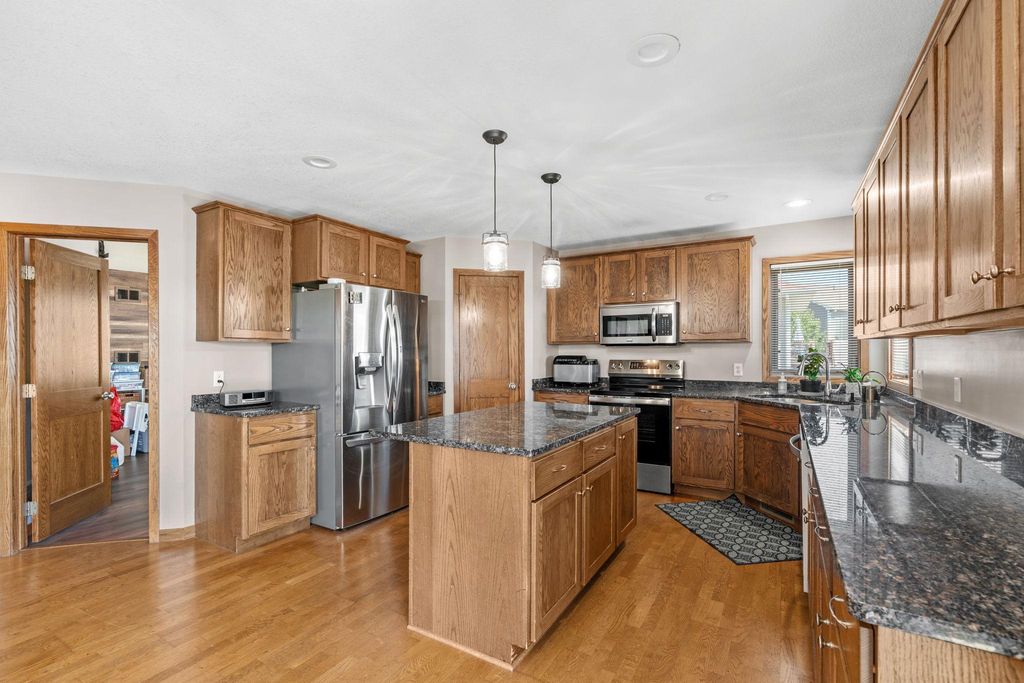 930 Aspen Circle, Watertown, MN 55388