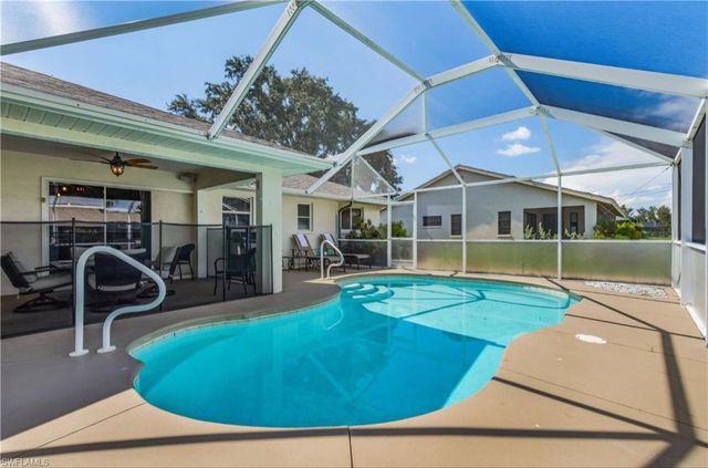 505 SE 9th PL, Cape Coral, FL 33990