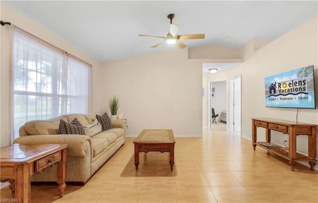 505 SE 9th PL, Cape Coral, FL 33990
