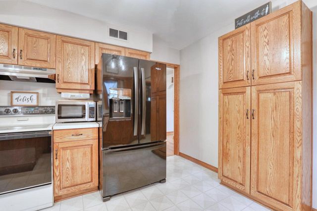1863 Washington STREET, Grafton, WI 53024