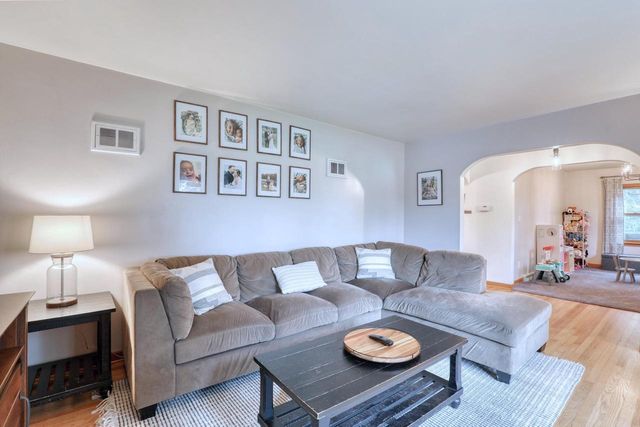 1863 Washington STREET, Grafton, WI 53024