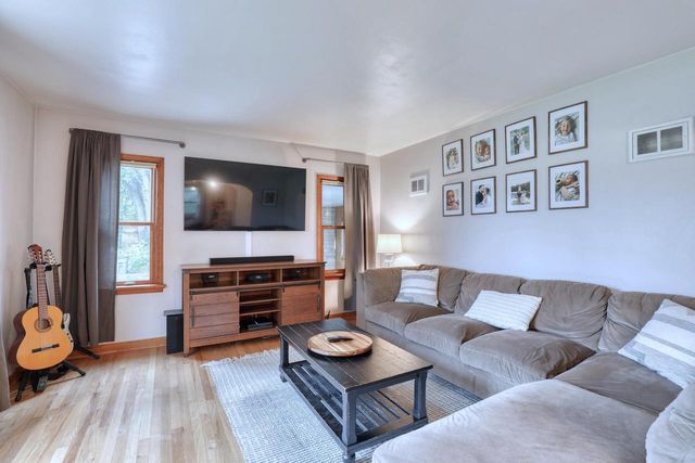 1863 Washington STREET, Grafton, WI 53024