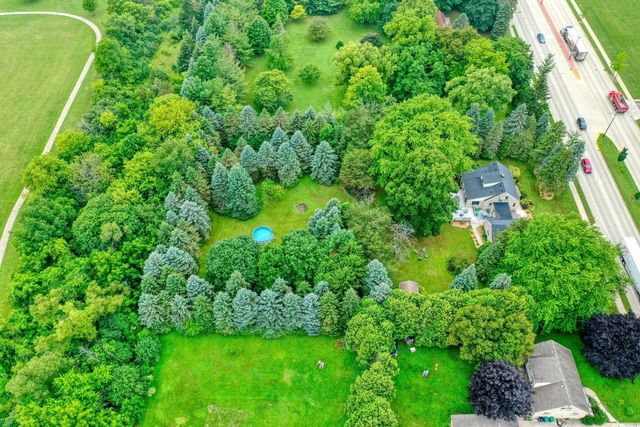 1863 Washington STREET, Grafton, WI 53024