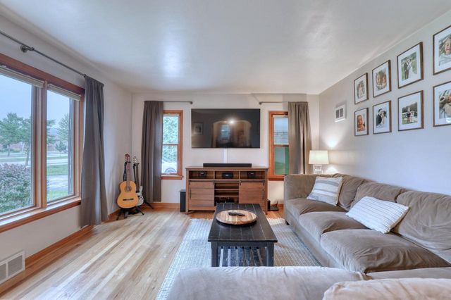 1863 Washington STREET, Grafton, WI 53024