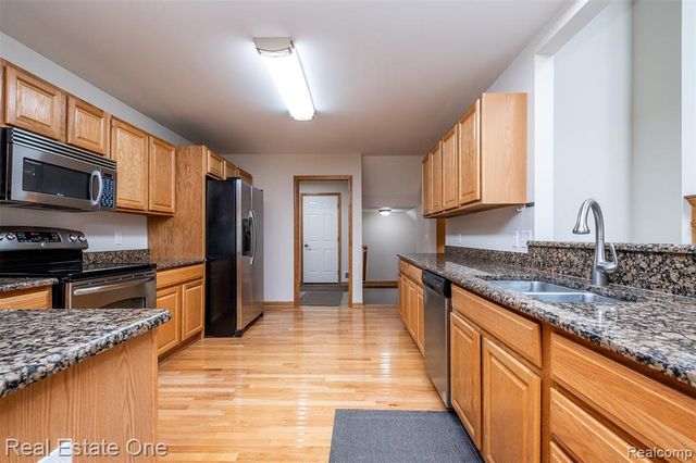 6228 Northridge Hills Drive, Brighton, MI 48116