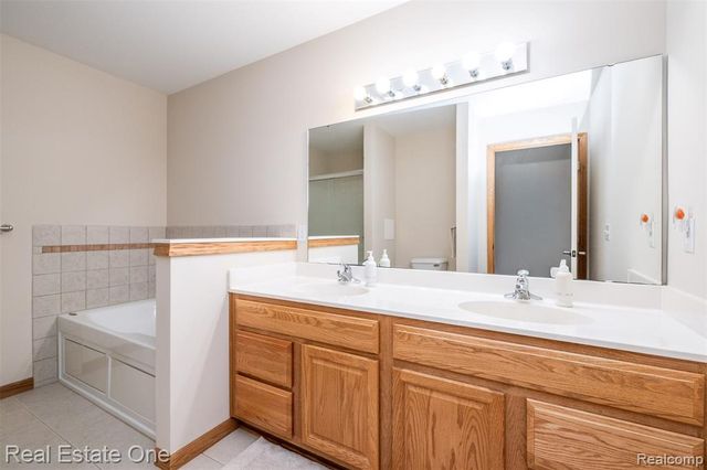 6228 Northridge Hills Drive, Brighton, MI 48116