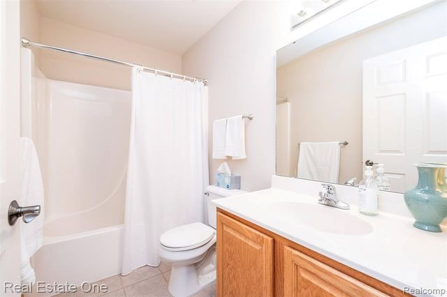 6228 Northridge Hills Drive, Brighton, MI 48116